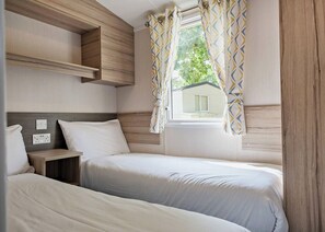 2 bedrooms - Silver 2 Bedroom Caravan, Sleeps 6 P (Thorness, Nr Cowes)