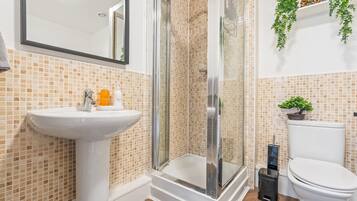 Apartment, 2 Bedrooms, Accessible, Balcony | Bathroom