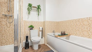 Apartment, 2 Schlafzimmer, barrierefrei, Balkon | Badezimmer