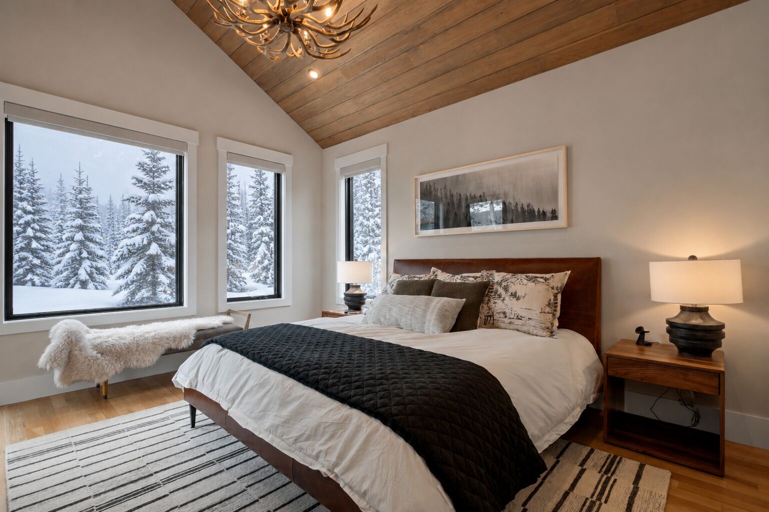 5 bedrooms, desk, travel crib, WiFi (free)