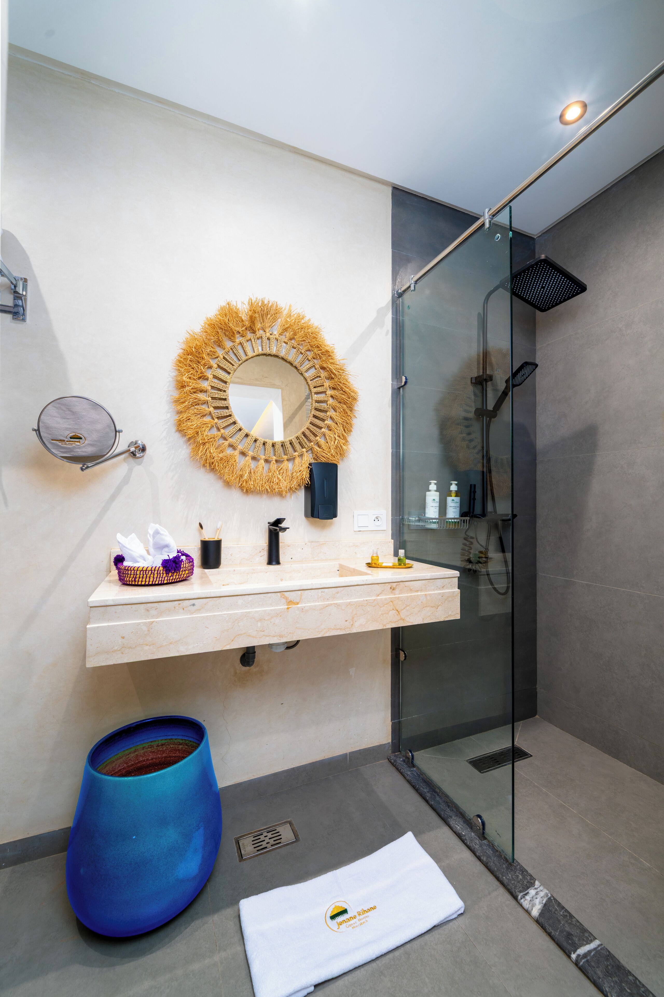 Deluxe Double Room, Pool View | Bathroom | Shower, free toiletries, hair dryer, slippers