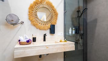 Deluxe Double Room, Pool View | Bathroom | Shower, free toiletries, hair dryer, slippers