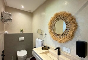 Deluxe Double Room, Pool View | Bathroom | Shower, free toiletries, hair dryer, slippers - Jnane Rihane Marrakech (Marrakesh)