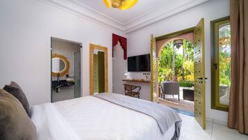 Quarto casal standard, vista para o jardim | Frigobar, cofres nos quartos, escrivaninha