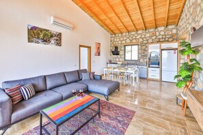 Living area - Sea View 4 Bedroom Villa in Patara Private with Indoor and Outdoor Pool (Gelemiş)