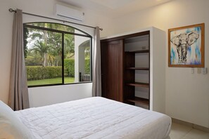 Travel cot, WiFi, bed sheets