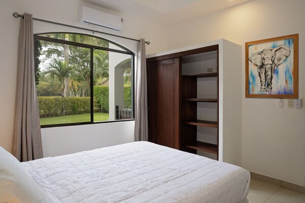 Cuna de viaje, wifi y ropa de cama 