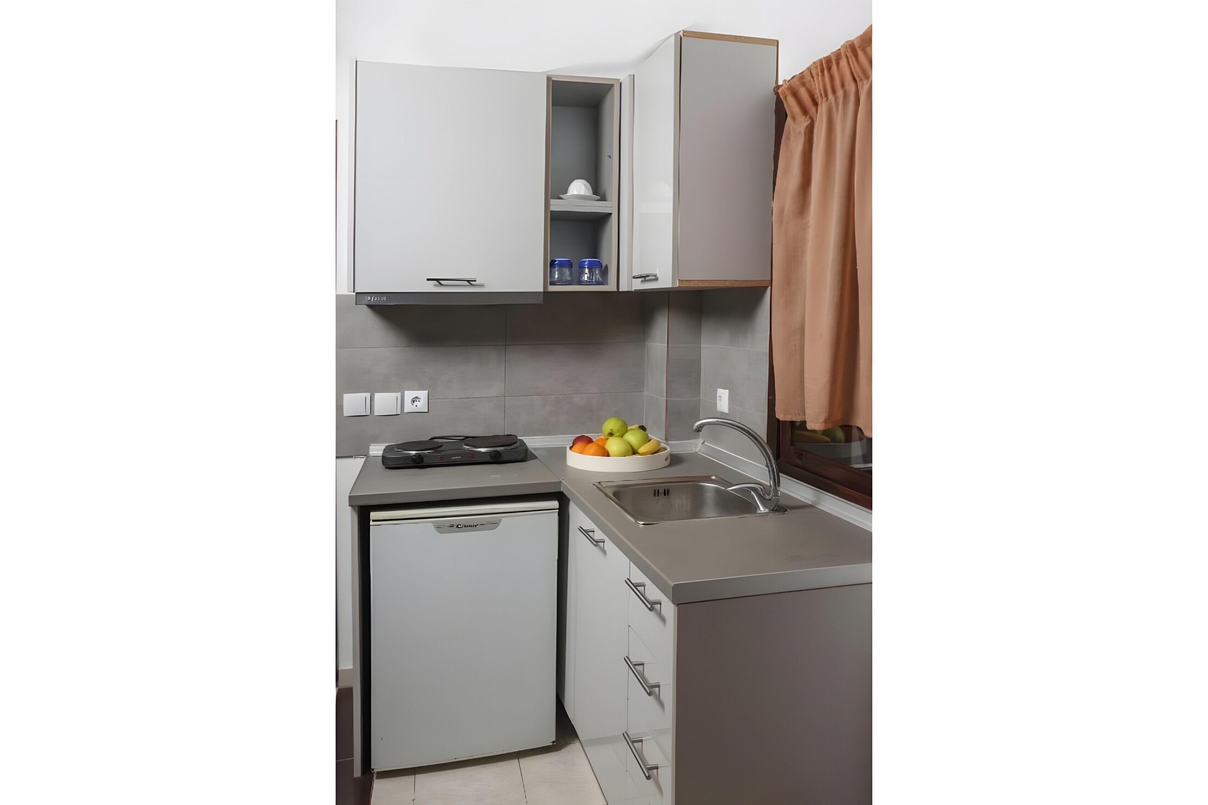 Fridge, stovetop, electric kettle, cookware/dishes/utensils