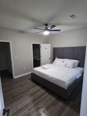2 Schlafzimmer, Bügeleisen/Bügelbrett, kostenloses WLAN, Bettwäsche