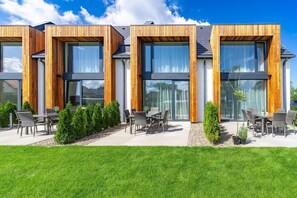 A modern building with large windows and wooden paneling. - Comfortable Holiday Home, Dziwnow (Dziwnów)