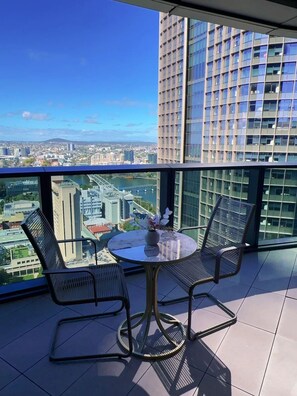 Outdoor dining - River View 2B Skyline Apt Queens Wharf/Casino sleep 6 (Brisbane City)