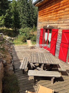 Outdoor dining - Vrbo Property (PREMANON)