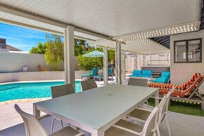Outdoor dining - The Marlon Blando - A Ryson Property (Palm Springs)