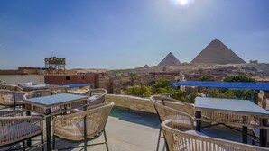 Outdoor seating with a view of the pyramids. - Pyramid-view retreat walk there in minutes (Cairo Governorate)