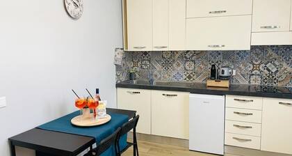 "La Casetta" between Colosseum and Sea just 400 meters from MetroMare Roma-Lido.