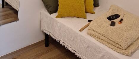 Iron/ironing board, Internet, bed sheets