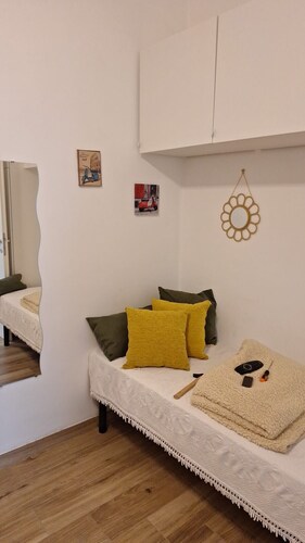 "La Casetta" between Colosseum and Sea just 400 meters from MetroMare Roma-Lido.