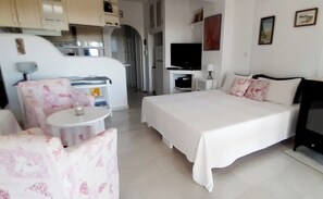 Iron/ironing board, WiFi, bed sheets - Vrbo Property (Naxos)
