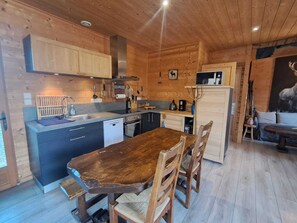 Private kitchen - Vrbo Property (Arreau)