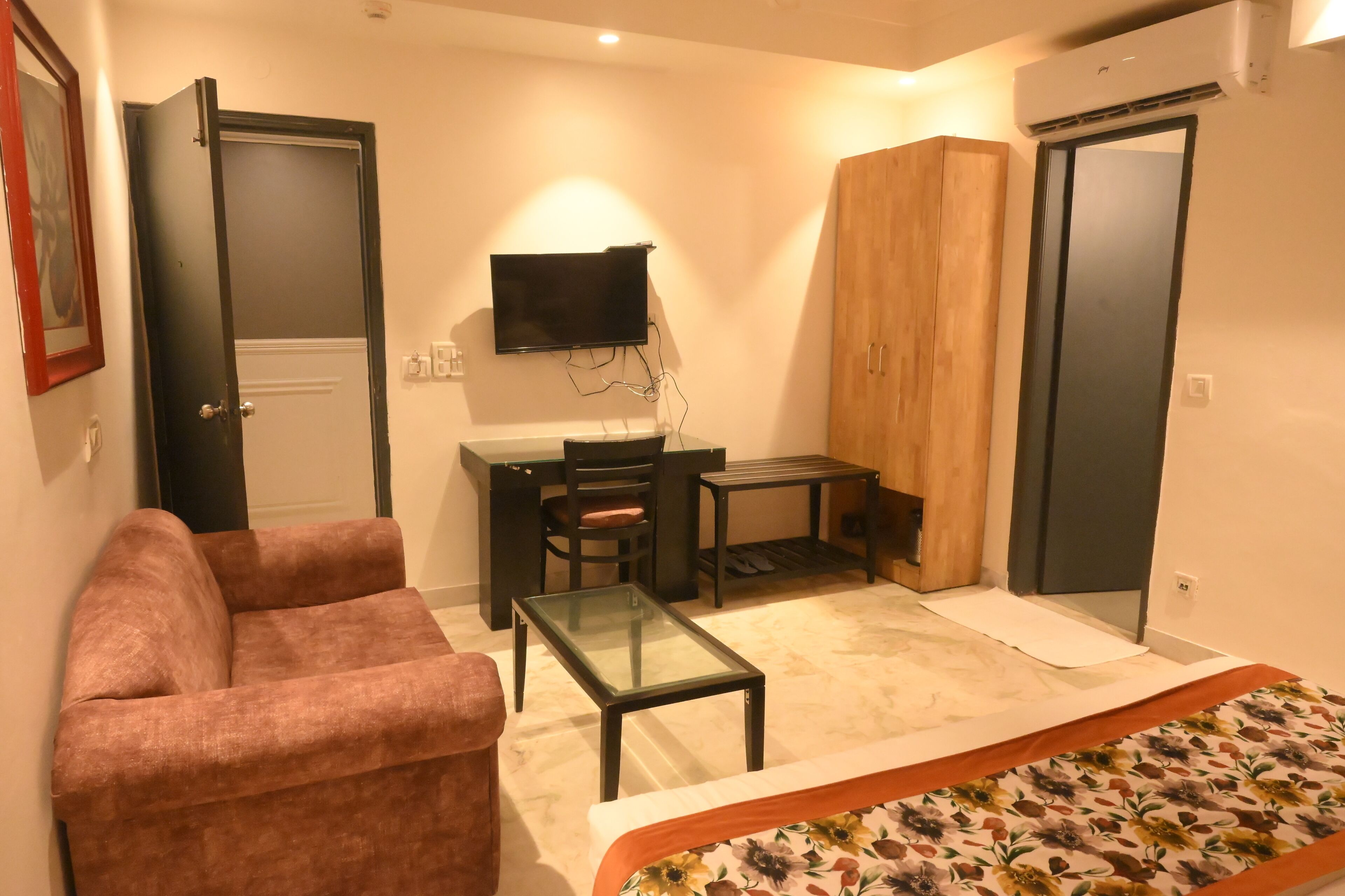 Habitación superior con 1 cama doble o 2 individuales, vistas a la ciudad | Wifi gratis
