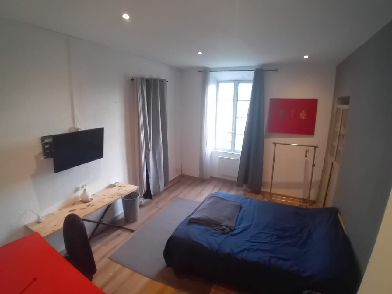 10 slaapkamers, een strijkplank/strijkijzer, reisbedje, gratis wifi