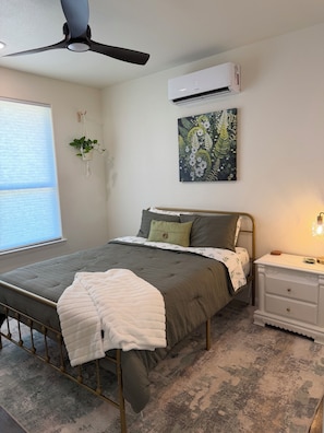 2 bedrooms, iron/ironing board, free WiFi, bed sheets