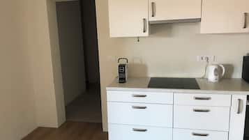 Comfort Apartment, Balcony, Garden View | Private kitchen