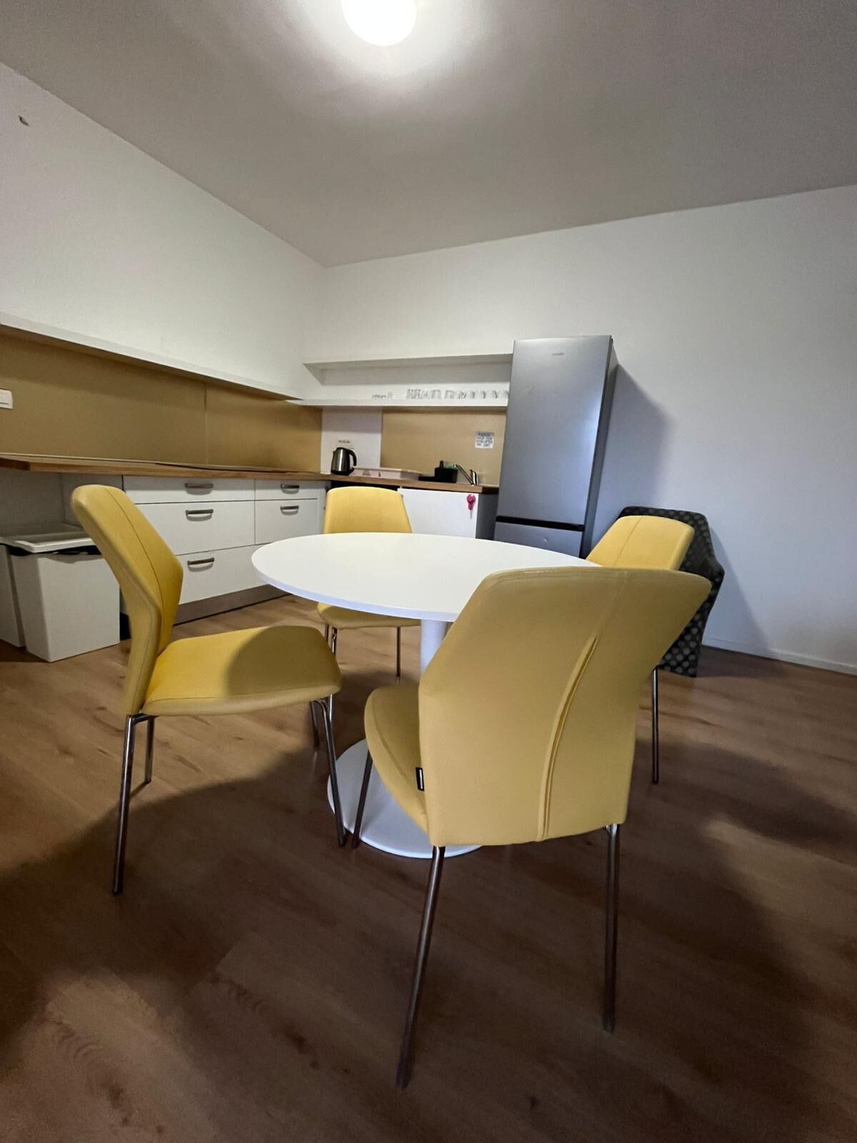 Apartamento conforto, sacada, vista para o jardim | Opções para refeição
