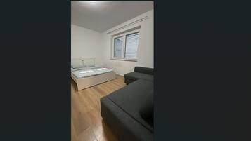 Comfort-lejlighed - terrasse - udsigt til have | Interiør