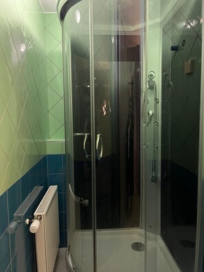 Bathroom - RD6 simple rooms and apartments  (Ljubljana)