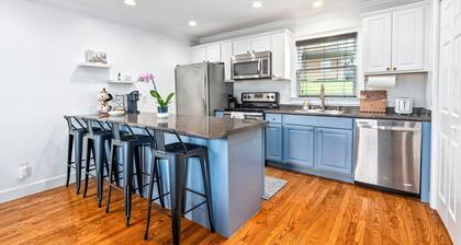 New! 1 Bedroom/1 Bathroom condo close to AU Campus! Sleeps 4!