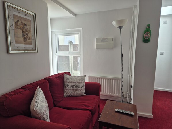 Living area - The Snug at The Coach House, minutes from the bustling city centre and parks (Nottingham)