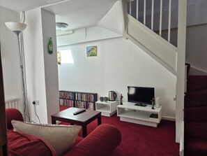 Living area - The Snug at The Coach House, minutes from the bustling city centre and parks (Nottingham)