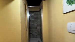 A narrow hallway with a glass door leading to a shower area with a tiled floor. - The House of Mina is in the heart of the small village of Carbognano in Tuscia (Carbognano)