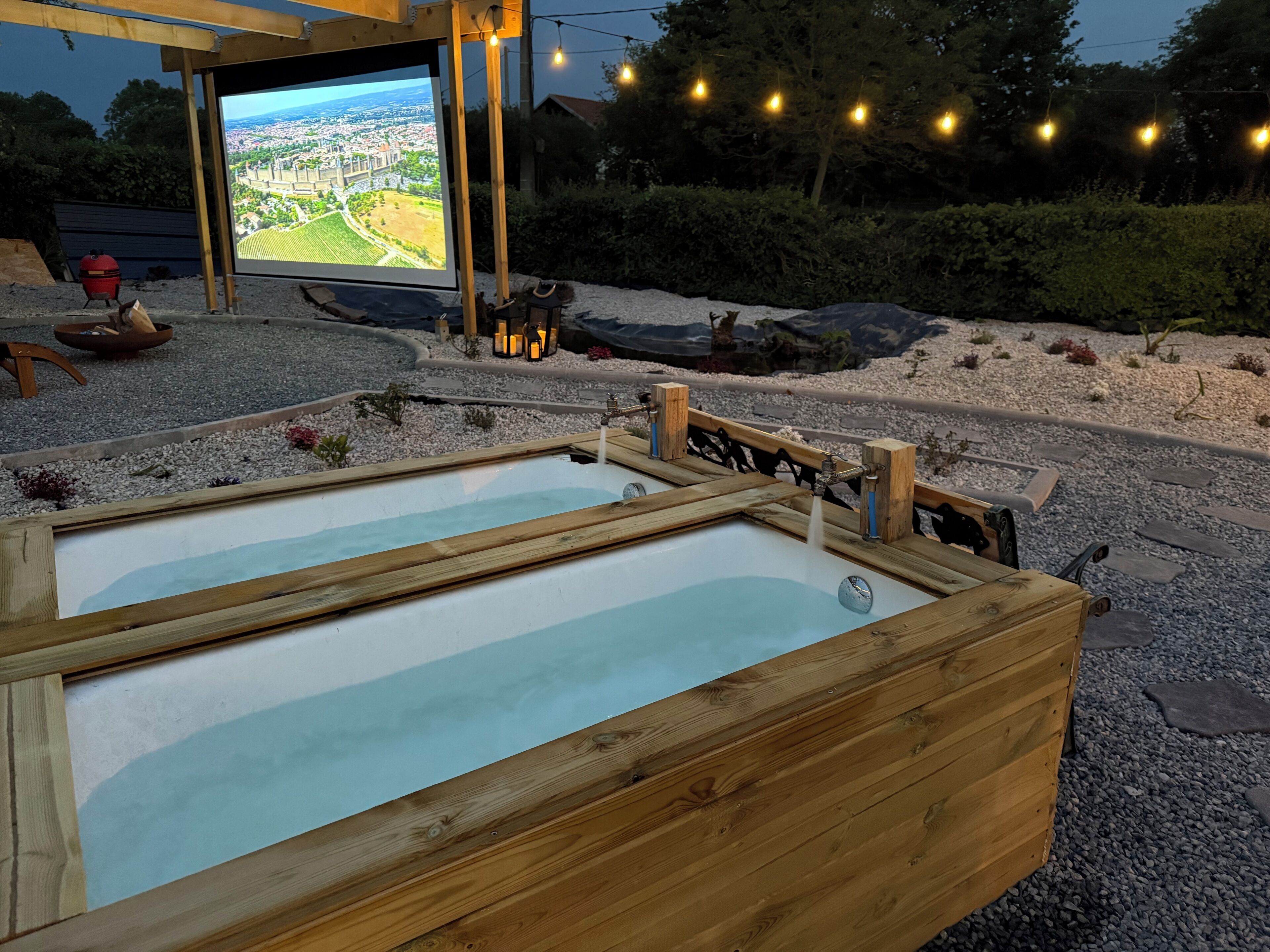 Outdoor spa tub
