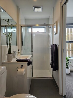Bathroom - Sunset Balcony Living in the Heart of Footscray (Footscray)