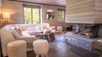 Chalet | Living area | Fireplace