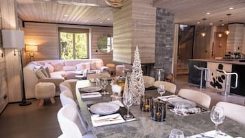 Chalet | Dining
