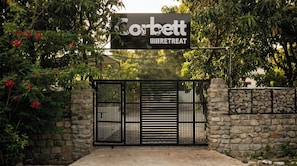 A gated entrance with a sign for Corbett Retreat. - Corbett Retreat (Kotabagh)