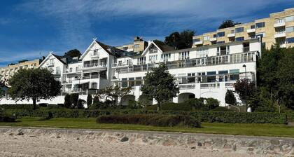 Stylish boutique apartment steps from the beach - perfect for 2 adults