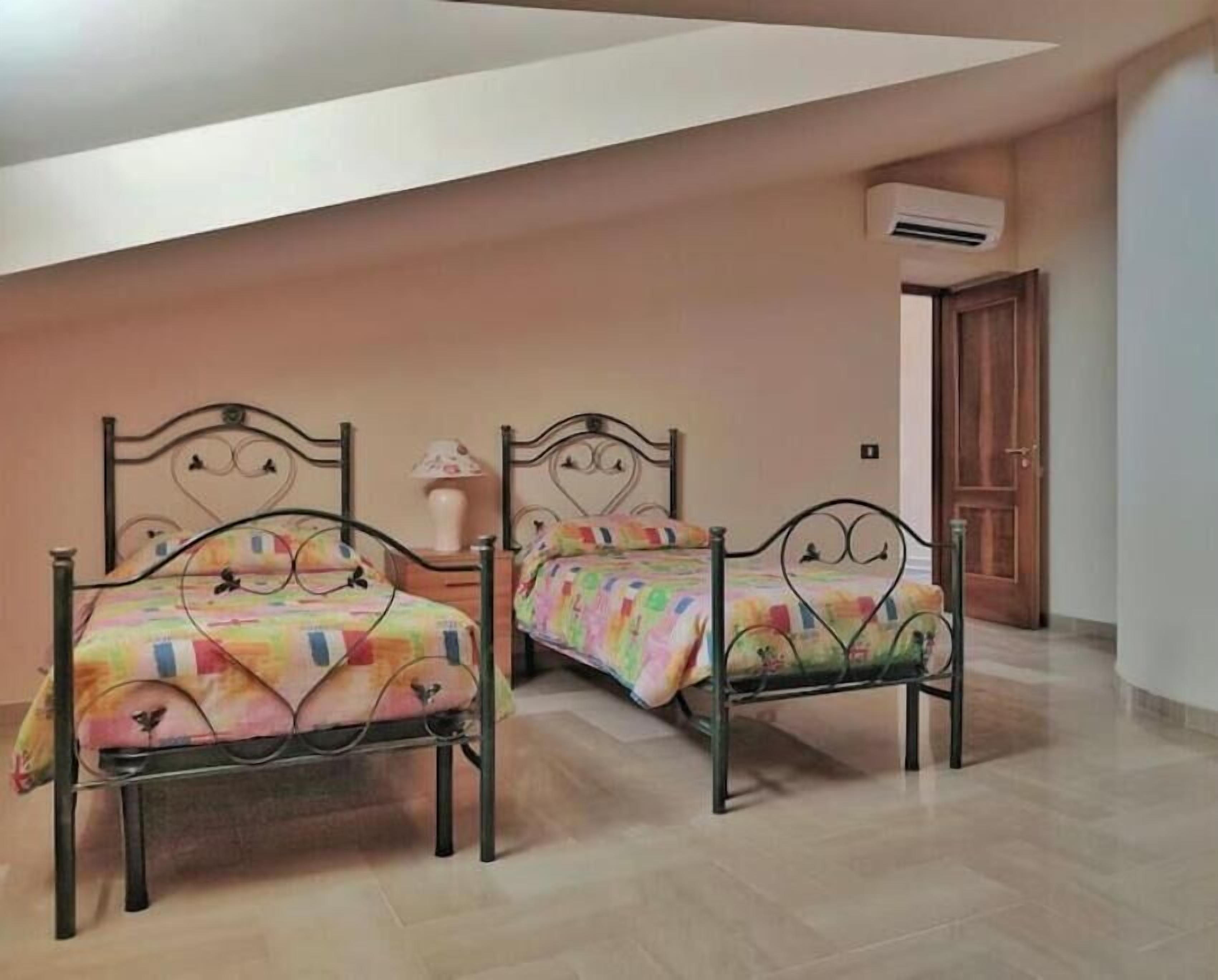 2 camere, ferro/asse da stiro, Wi-Fi gratuito, lenzuola
