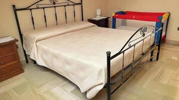 2 camere, ferro/asse da stiro, Wi-Fi gratuito, lenzuola
