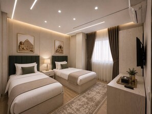 Habitación de hotel con dos camas, un escritorio, televisión y obras de arte en las paredes.