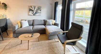 Modern and Spacious 2 - king bed