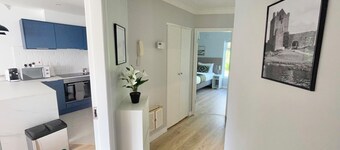 Modern and Spacious 2 - king bed