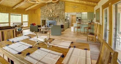 Mountain Views + Bbqs: Updated Cody Cabin