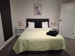 Room - Heinlen Retreat on Boandik (Mount Gambier)