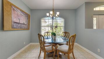 House (3 Bedrooms) | Interior
