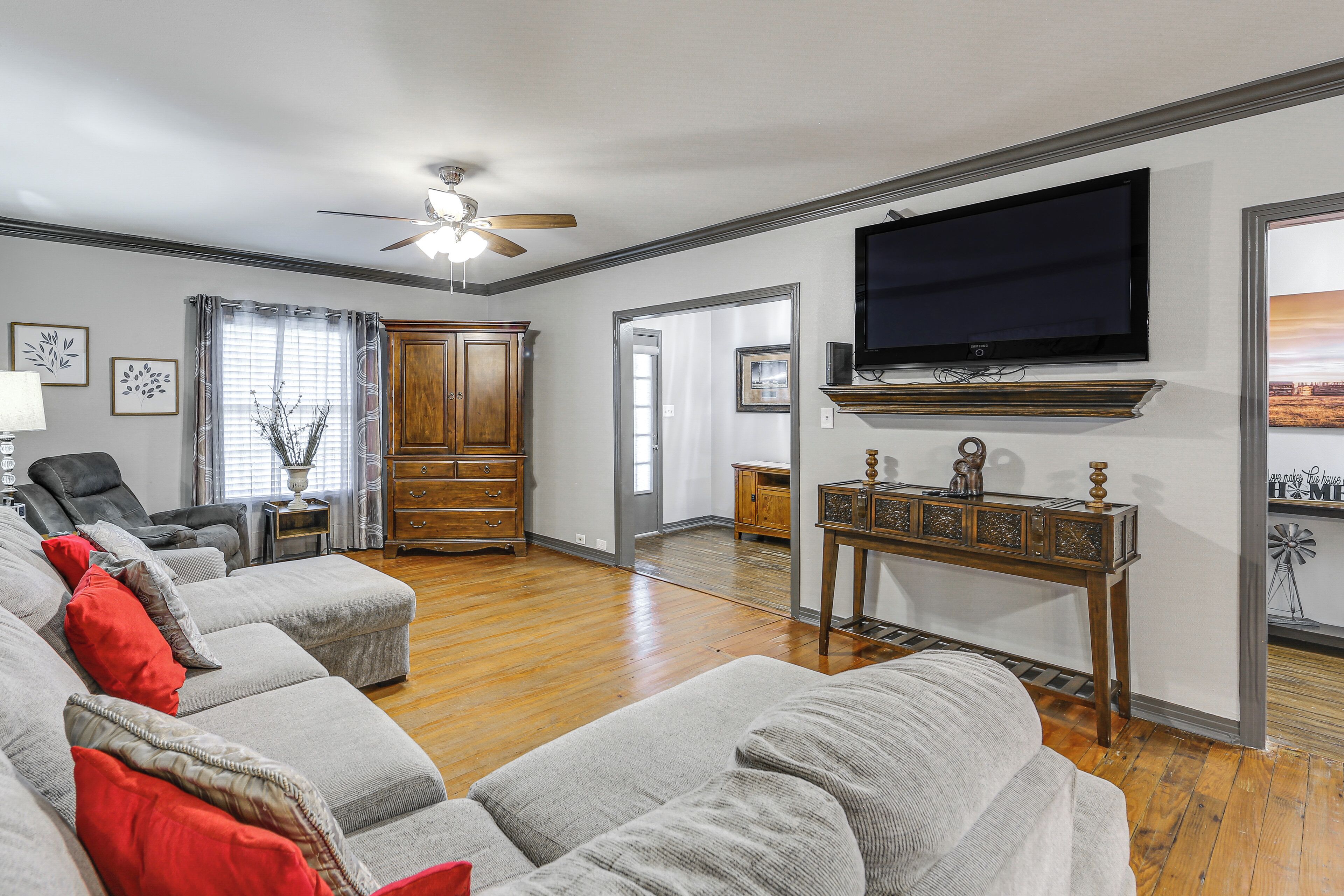 House (3 Bedrooms) | Interior
