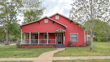 House (3 Bedrooms) | Front of property
